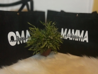 Oma&rsquo;s Vilten Tas &ndash; Met Namen van Haar Kleinkind(eren)